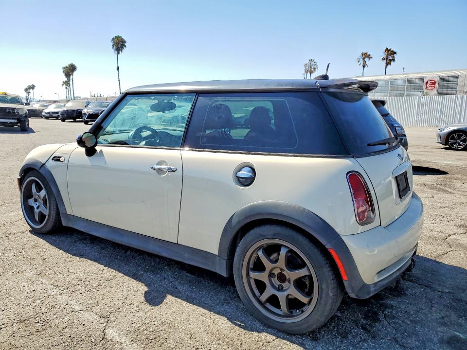 2005 Mini Cooper VIN WMWRE33505TG96981 COPART salvage auction — FRONT END, Ca - Dis/Dlr/Exp Only Clean Title, sold $250 on 2026-07-10 (photo 2)