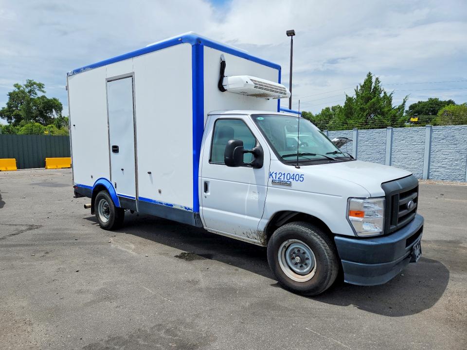 2023 Ford Econoline VIN 1FDWE3FK5PDD09743 COPART salvage auction — NORMAL WEAR, Fl - Certificate Of Title, sold $11,500 on 2026-07-29 (photo 4)