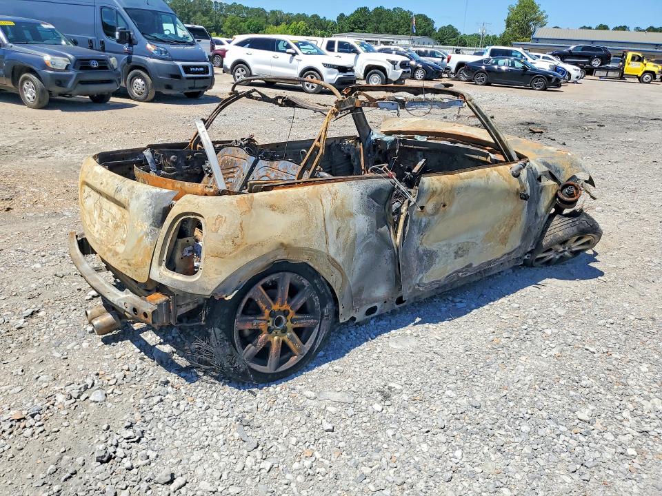 2011 Mini Cooper VIN WMWZP3C55BTX83147 COPART salvage auction — BURN, Ms - Cert Of Title-Salvaged, sold $15 on 2026-08-14 (photo 3)
