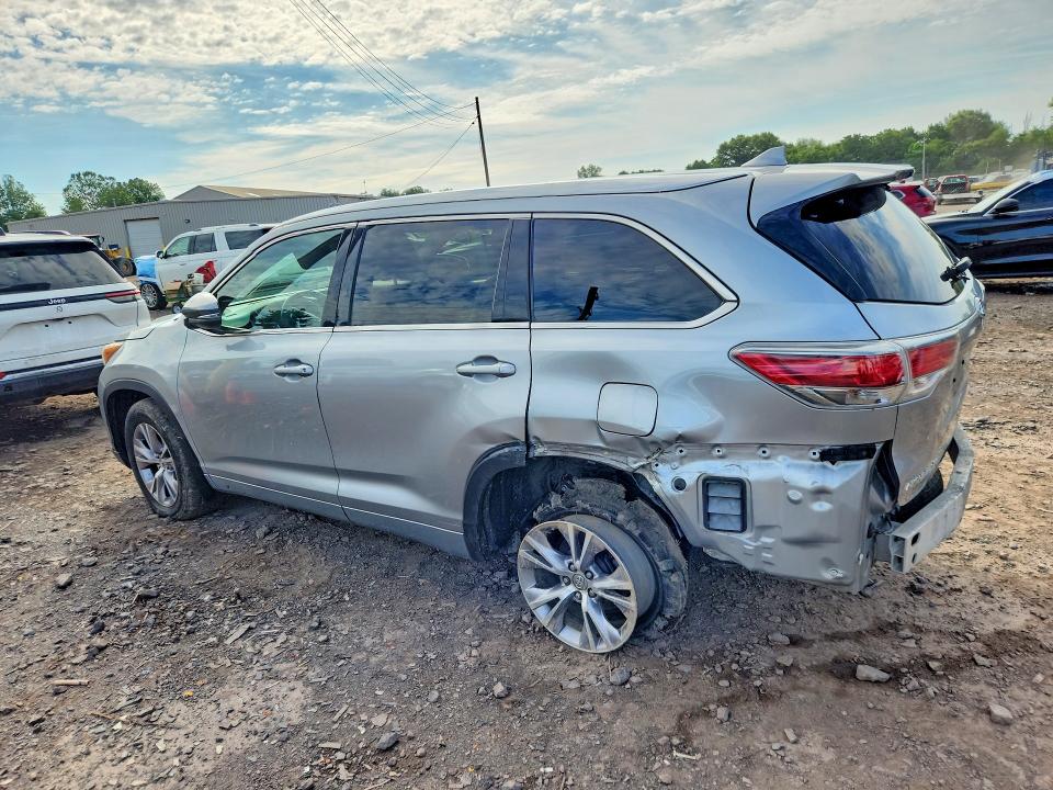2015 Toyota VIN 5TDJKRFH8FS157006 COPART salvage auction — REAR END, PA - CERTIFICATE OF SALVAGE, sold $5,600 on 2026-07-13 (photo 2)