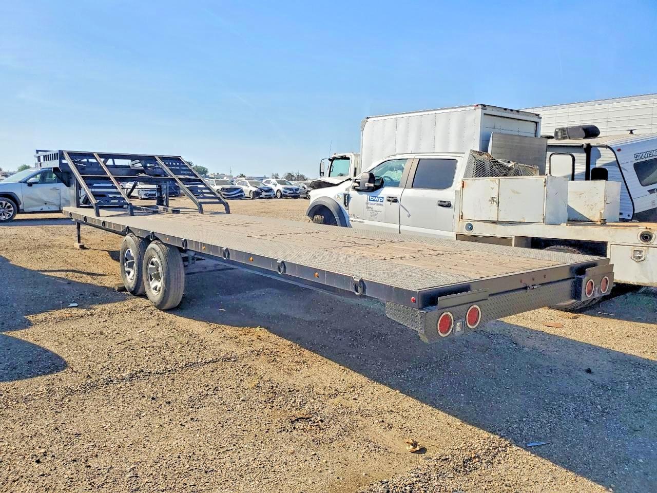 2009 Urwi VIN 4YDF2932192501807 COPART salvage auction — Minor Dent/Scratches, CA - DLR/DIS/EXP ONLY SALVAGE TITLE, sold $200 on 2026-09-18 (photo 3)