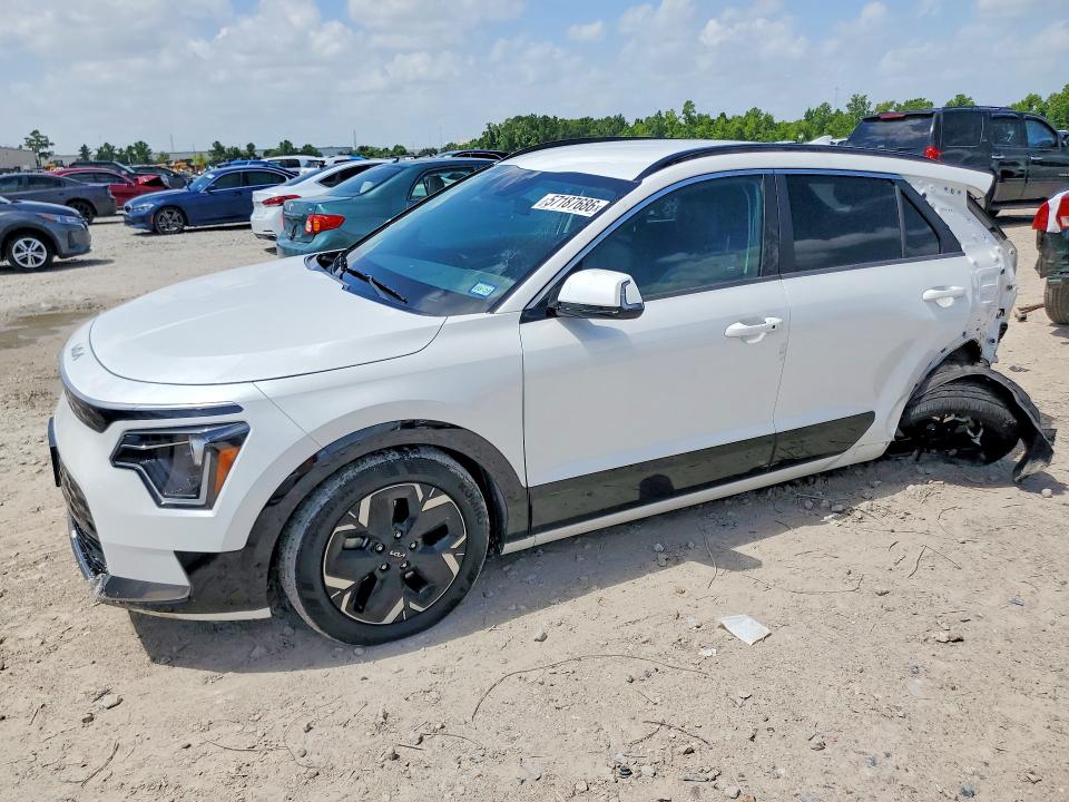 2024 Kia Niro VIN KNDCR3L15R5098421 — COPART salvage auction photo