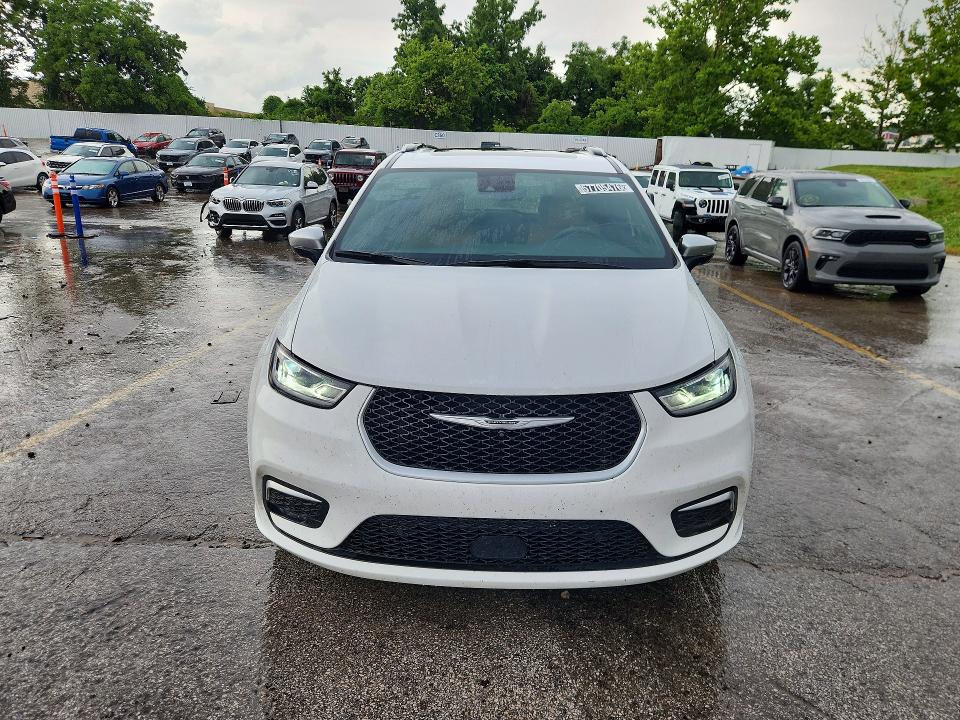 2023 Chrysler Pacifica VIN 2C4RC1N73PR542493 COPART salvage auction — MINOR DENT/SCRATCHES, MO - CERTIFICATE OF TITLE, sold $26,750 on 2026-07-16 (photo 5)