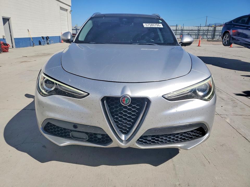 2018 Alfa romeo VIN ZASFAKBN1J7B97630 COPART salvage auction — REAR END, Ut - Salvage Certificate, sold $5,300 on 2026-08-17 (photo 5)