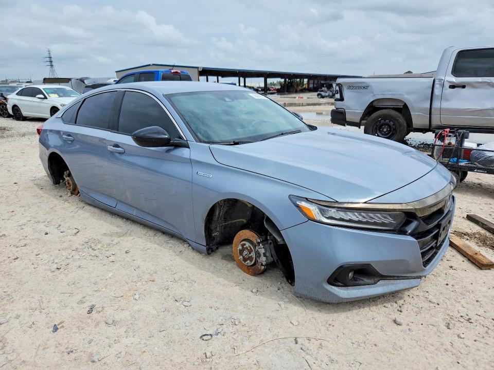 2022 Honda Accord VIN 1HGCV3F2XNA042350 COPART salvage auction — UNDERCARRIAGE, Tx - Salvage Vehicle Title, sold $9,400 on 2026-07-28 (photo 4)