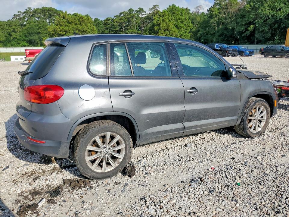 2017 Volkswagen Tiguan VIN WVGAV7AX6HK047247 COPART salvage auction — ENGINE BURN, Tx - Nonrepairable Title, sold $150 on 2026-07-14 (photo 3)