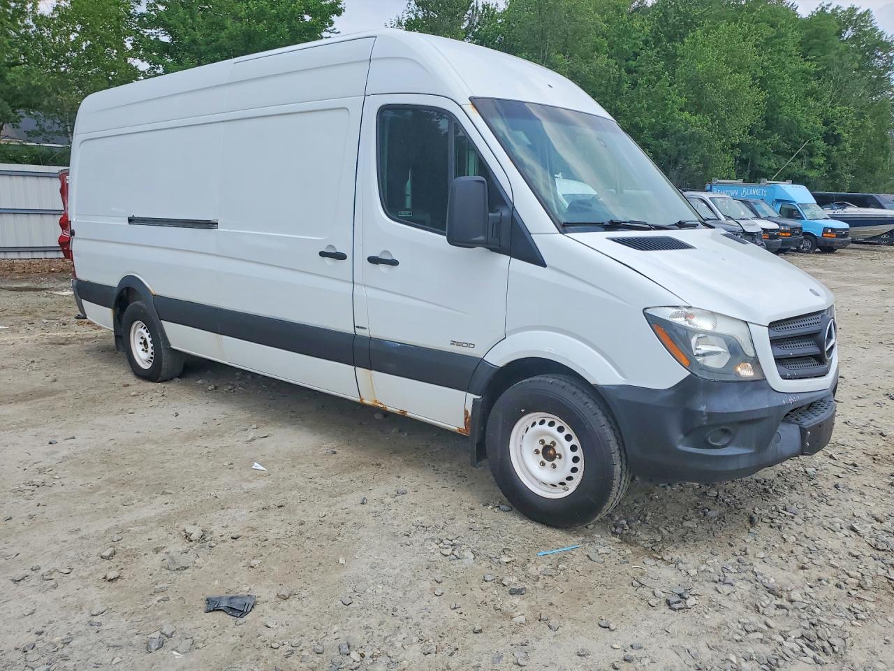 2015 Mercedes Benz Sprinter 2500 VIN WD3PE8DBXFP124944 COPART salvage auction — Minor Dent/Scratches, NH - CERTIFICATE OF TITLE (P), sold $400 on 2026-07-01 (photo 4)
