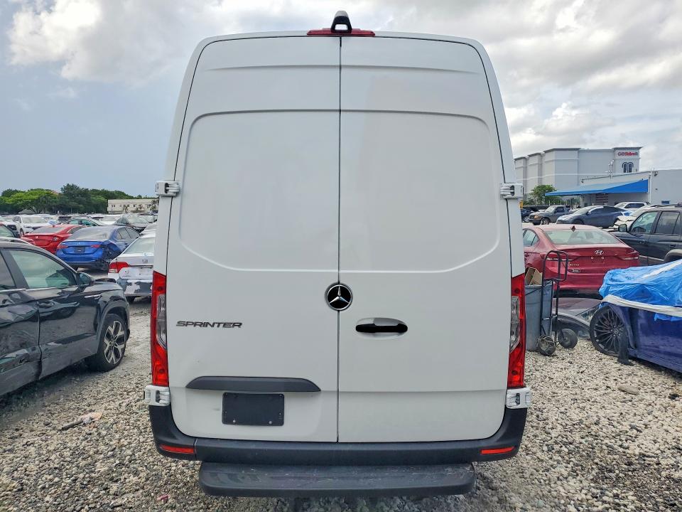 2021 Mercedes-benz VIN W1Y40CHY8MT059634 COPART salvage auction — MINOR DENT/SCRATCHES, Fl - Cert Of Title-Rebuilt, sold $15,100 on 2026-07-20 (photo 6)