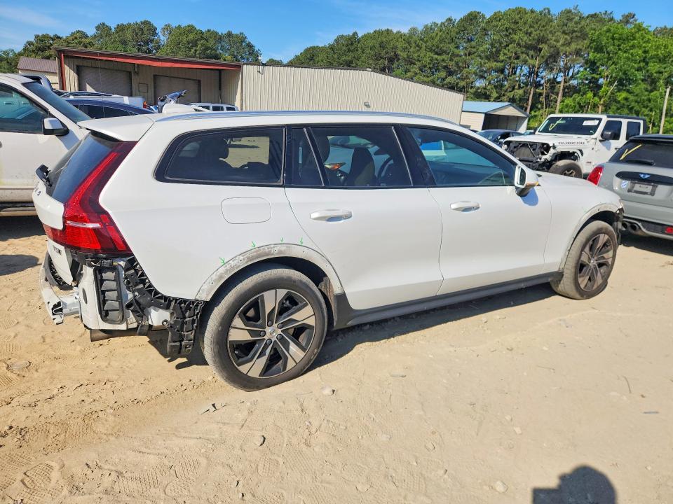 2020 Volvo V60 VIN YV4102WK6L1037932 COPART salvage auction — SIDE, Md - Cert Of Salvage > 75% Damage, sold $6,000 on 2026-07-07 (photo 3)