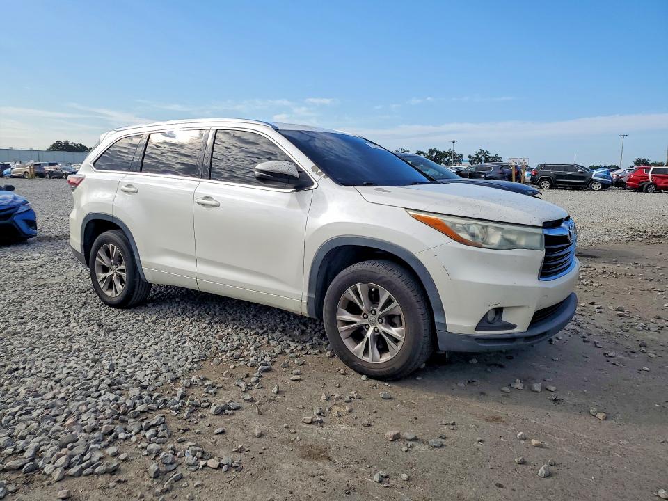 2015 Toyota Highlander VIN 5TDKKRFH2FS100854 COPART salvage auction — MINOR DENT/SCRATCHES, Fl - Certificate Of Title (P), sold $6,300 on 2026-07-27 (photo 4)