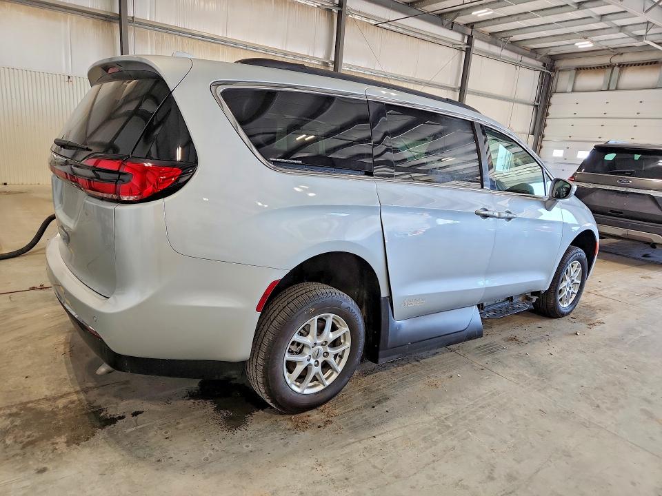 2022 Chrysler Pacifica VIN 2C4RC1BG2NR173157 COPART salvage auction — SIDE, Ne - Cert Of Title-Salvage, sold $10,200 on 2026-07-28 (photo 3)