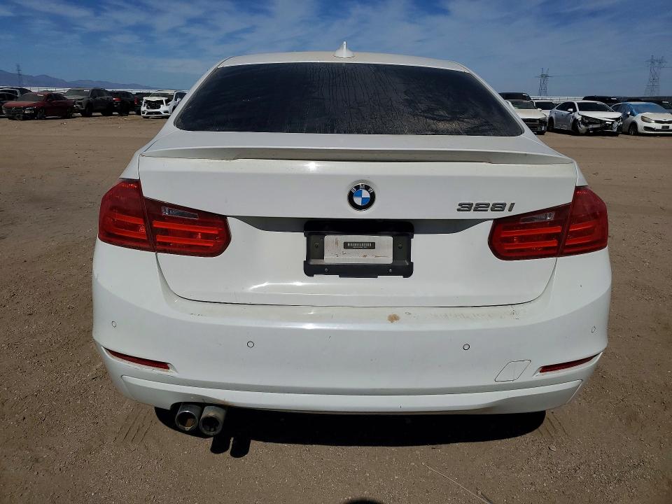 2015 BMW 3 series VIN WBA3C1C56FK119232 COPART salvage auction — MINOR DENT/SCRATCHES, Ca - Dis/Dlr/Exp App For Dup Clean, sold $925 on 2026-07-20 (photo 6)