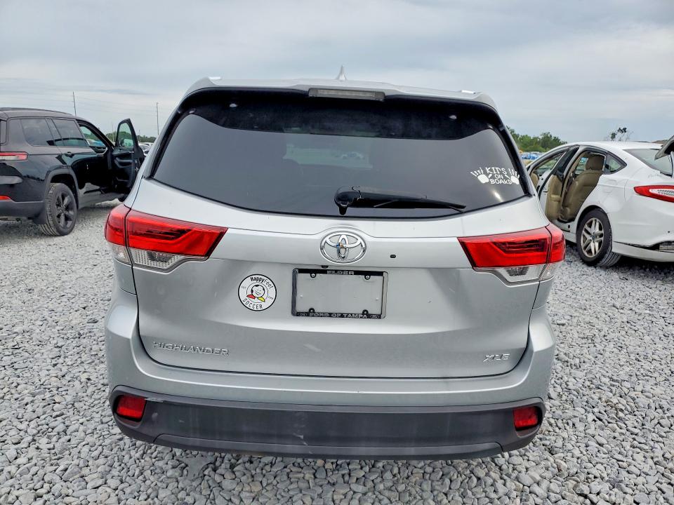 2019 Toyota VIN 5TDKZRFHXKS558308 COPART salvage auction — SIDE, FL - CERT OF TITLE SLVG REBUILDABLE, sold $350 on 2026-07-24 (photo 6)