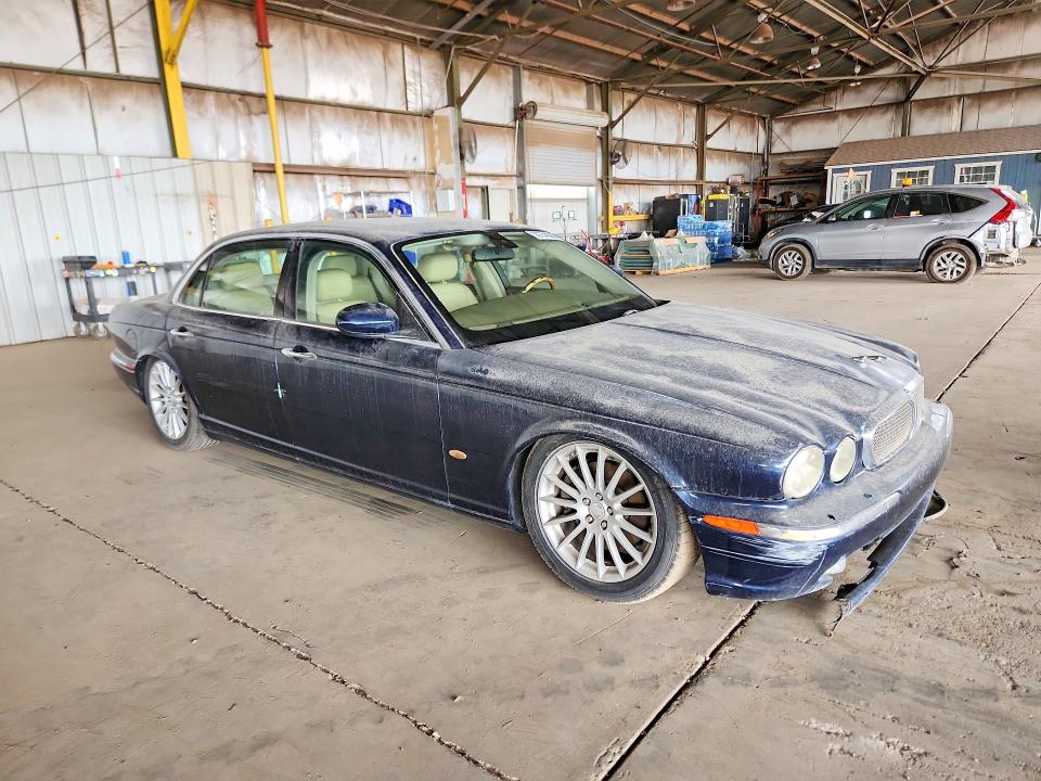 2006 Jaguar Xj series VIN SAJWA79B66SH07514 COPART salvage auction — MINOR DENT/SCRATCHES, Az - Certificate Of Title, sold $500 on 2026-07-06 (photo 4)