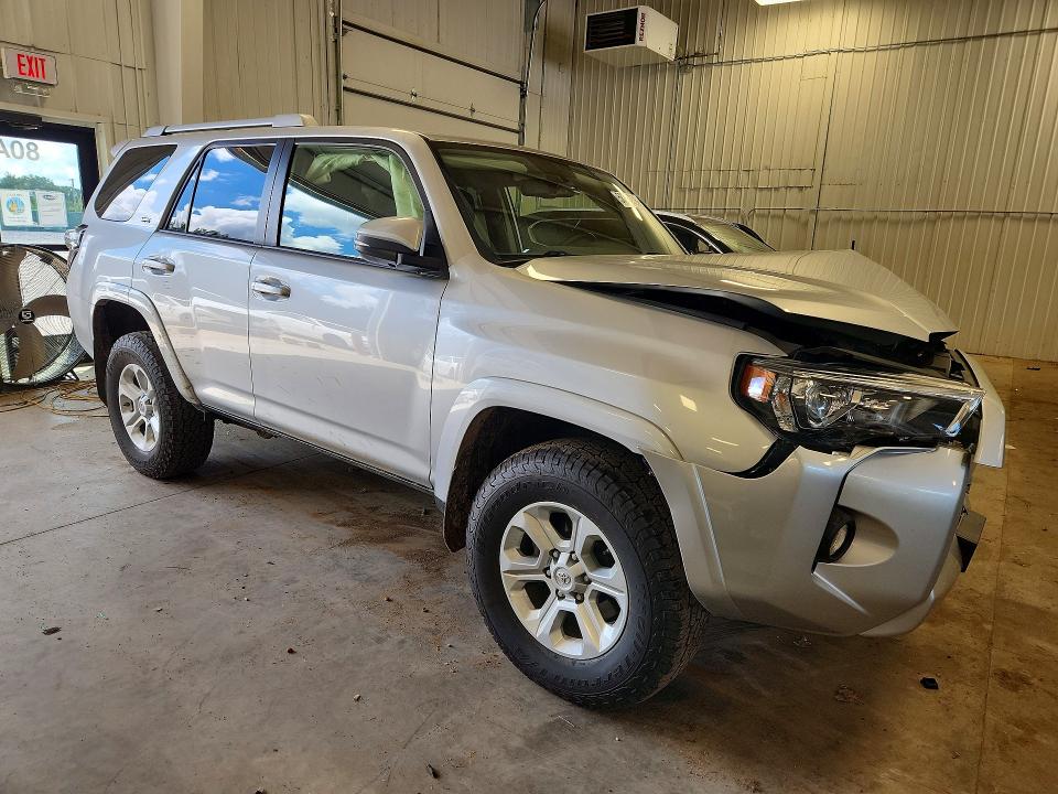 2017 Toyota 4runner VIN JTEBU5JR1H5455201 COPART salvage auction — FRONT END, MN - CERT OF TITLE-PRIOR SALVAGE, sold $325 on 2026-07-21 (photo 4)