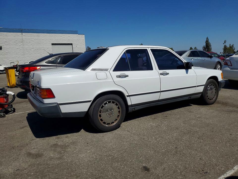1988 Mercedes-benz 190 VIN WDBDB26D4JF455030 COPART salvage auction — NORMAL WEAR, CA - DIS/DLR/EXP ONLY CLEAN TITLE, sold $675 on 2026-07-09 (photo 3)