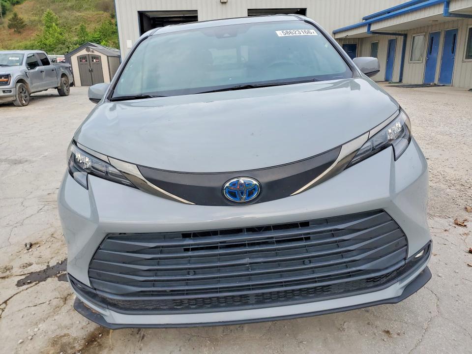2022 Toyota Sienna VIN 5TDASKFC8NS051259 COPART salvage auction — ROLLOVER, NC - SALVAGE CERTIFICATE OF TITLE, sold $250 on 2026-07-30 (photo 5)