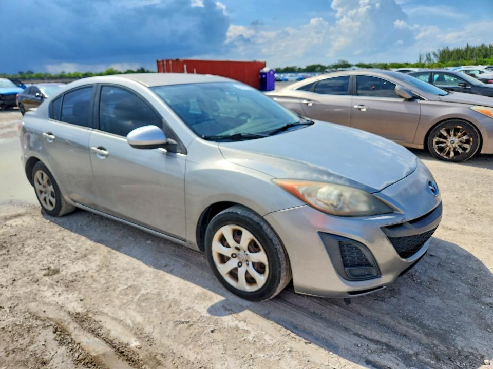 2011 Mazda 3 VIN JM1BL1UF7B1497159 COPART salvage auction — REAR END, Fl - Cert Of Title Slvg Rebuildable, sold $650 on 2026-07-22 (photo 4)