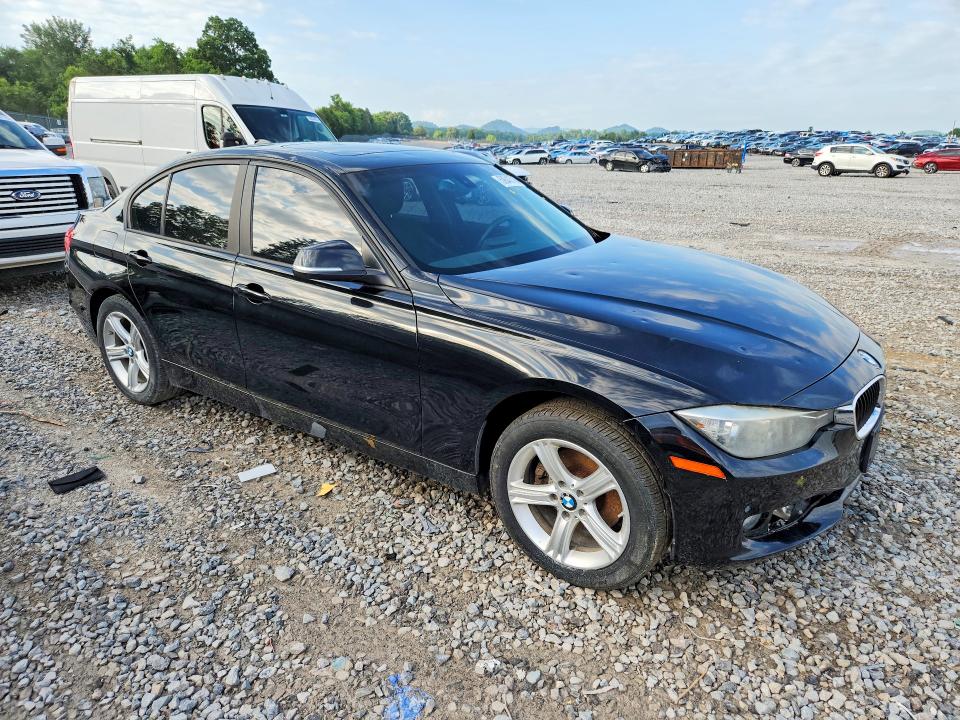 2014 BMW 3er VIN WBA3D5C57EKX96230 COPART salvage auction — NORMAL WEAR, IN - CERTIFICATE OF TITLE, sold $525 on 2026-07-30 (photo 4)