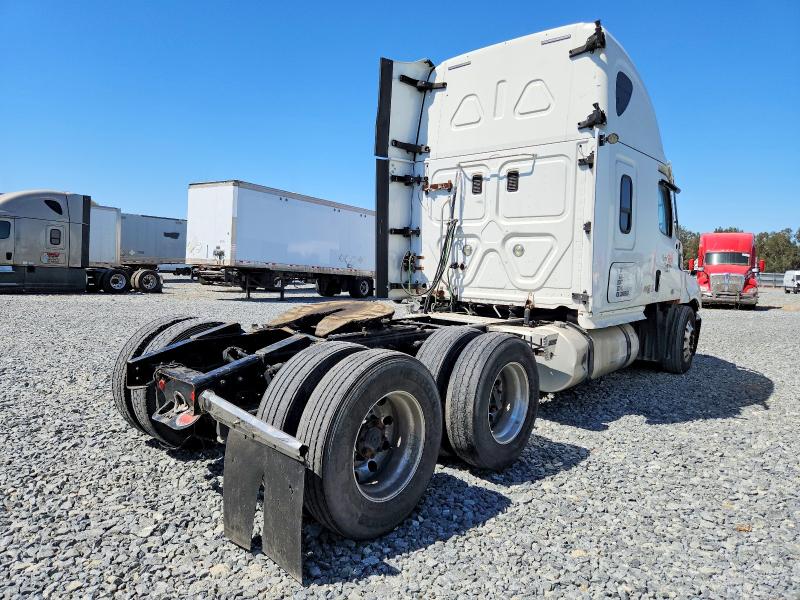2020 Freightliner Cascadia 126 VIN 3AKJHHDR3LSKW9193 COPART salvage auction — REAR END, OH - DIS/DLR/EXP ONLY CLEAN TITLE, sold $6,900 on 2026-07-23 (photo 4)