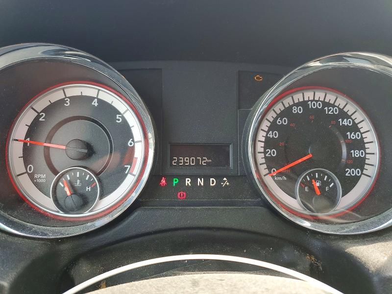 2013 Dodge Caravan VIN 2C4RDGBG3DR672709 COPART salvage auction — MINOR DENT/SCRATCHES, On - Permit No Brand - Unfit, sold $275 on 2026-07-03 (photo 9)