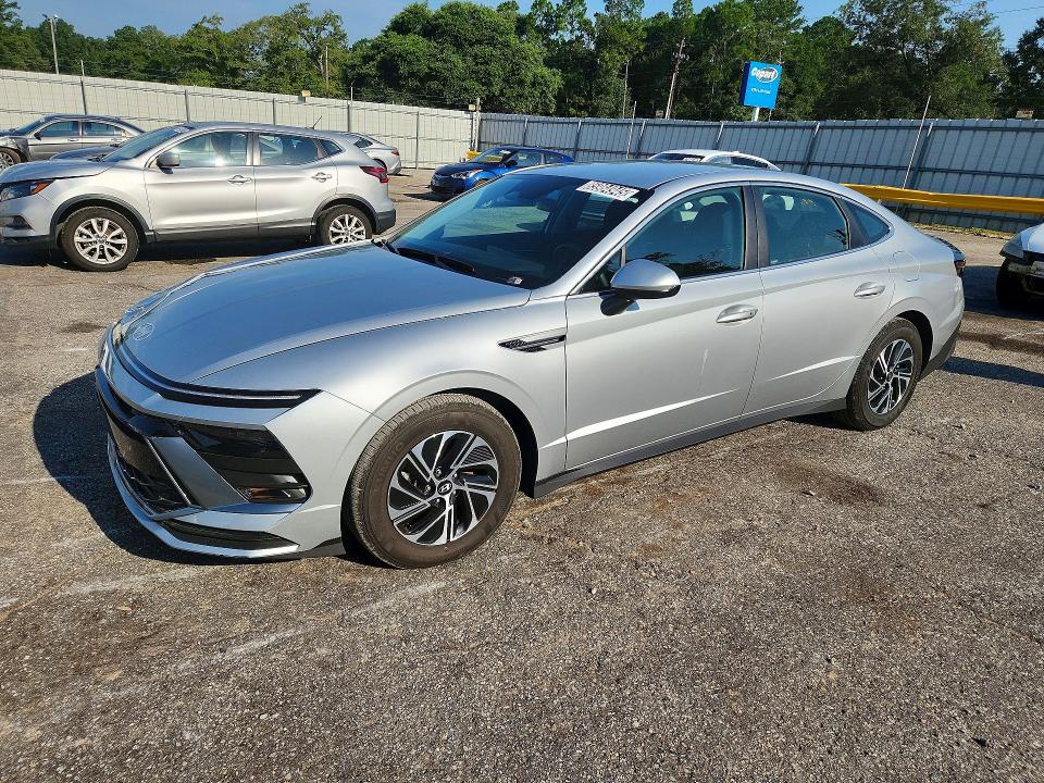2026 Hyundai Sonata hybrid VIN KMHL24JJ6TA158021 COPART salvage auction — FRONT END, FL - CERTIFICATE OF TITLE, sold $12,700 on 2026-07-13 (photo 1)