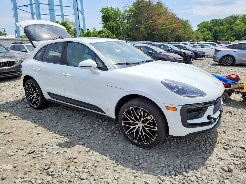 2022 Porsche Macan VIN WP1AA2A50NLB06315 COPART salvage auction — REAR END, Nj - Cert Of Title-Salvage, sold $17,600 on 2026-07-20 (photo 4)