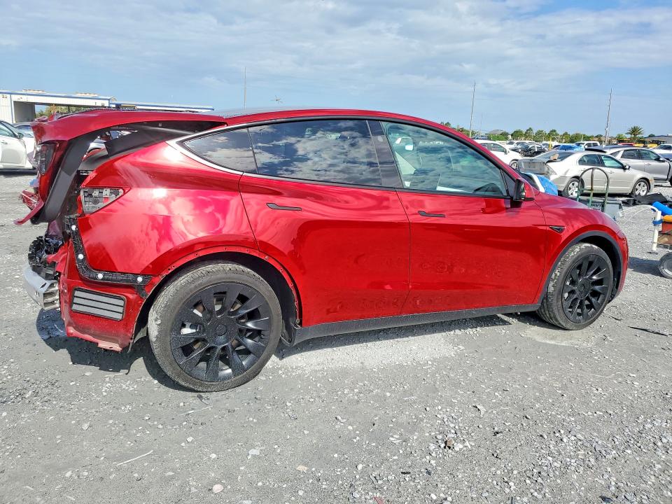 2025 Tesla Model y VIN 7SAYGDEE6SA352627 COPART salvage auction — REAR END, Fl - Cert Of Title Slvg Rebuildable, sold $14,300 on 2026-07-06 (photo 3)