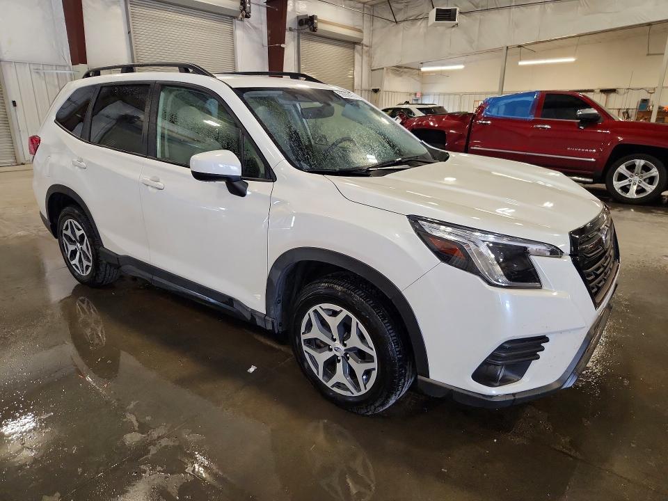 2024 Subaru Forester VIN JF2SKADC1RH471121 COPART salvage auction — SIDE, MN - CERT OF TITLE-SALVAGE, sold $11,200 on 2026-09-01 (photo 4)