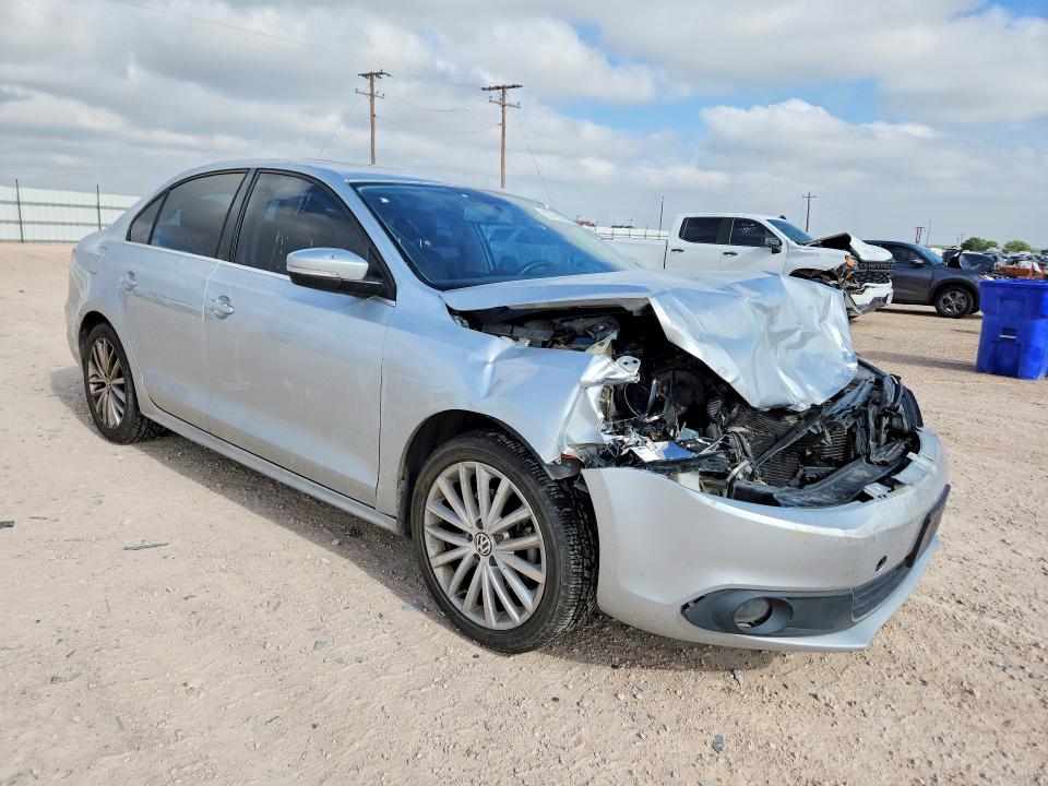 2014 Volkswagen Jetta VIN 3VWLL7AJ7EM361263 COPART salvage auction — FRONT END, Tx - Salvage Vehicle Title, sold $400 on 2026-07-22 (photo 4)