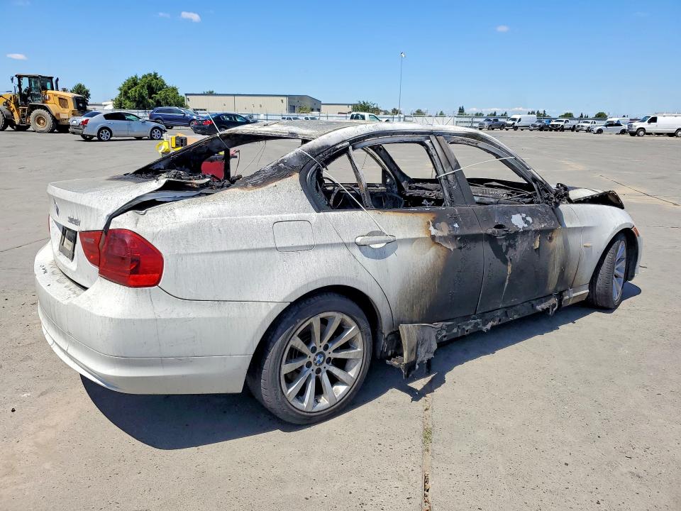 2011 BMW VIN WBAPH5G59BNM79950 COPART salvage auction — BURN, CA - NON-REPAIRABLE VEHICLE CERT, sold $100 on 2026-07-27 (photo 3)