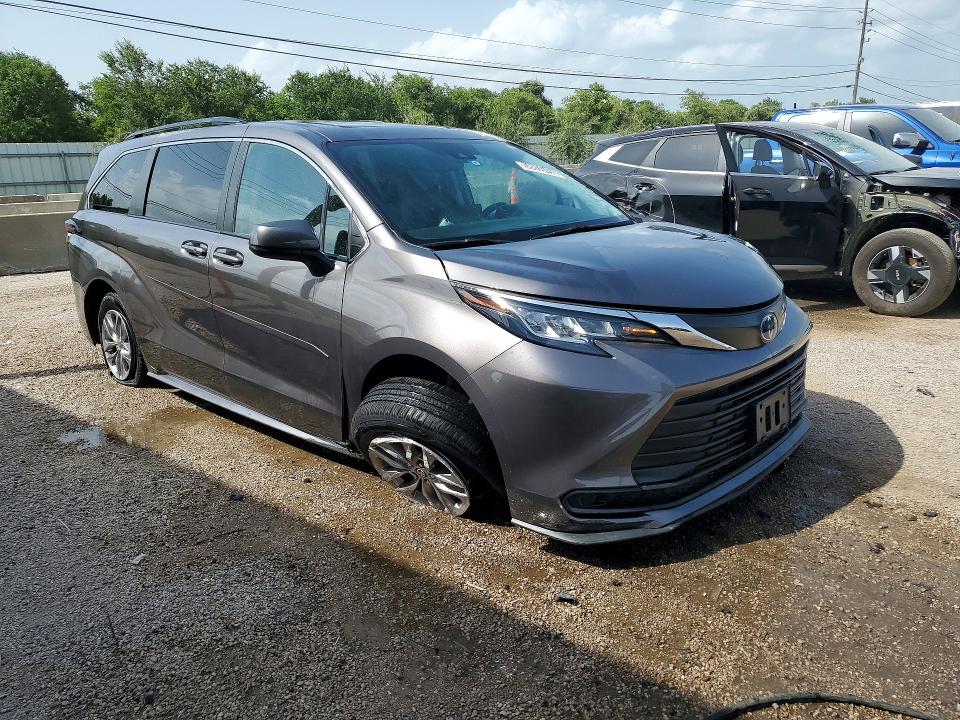 2023 Toyota Sienna VIN 5TDBRKEC1PS160361 COPART salvage auction — MINOR DENT/SCRATCHES, TX - CERTIFICATE OF TITLE, sold $21,750 on 2026-07-21 (photo 4)