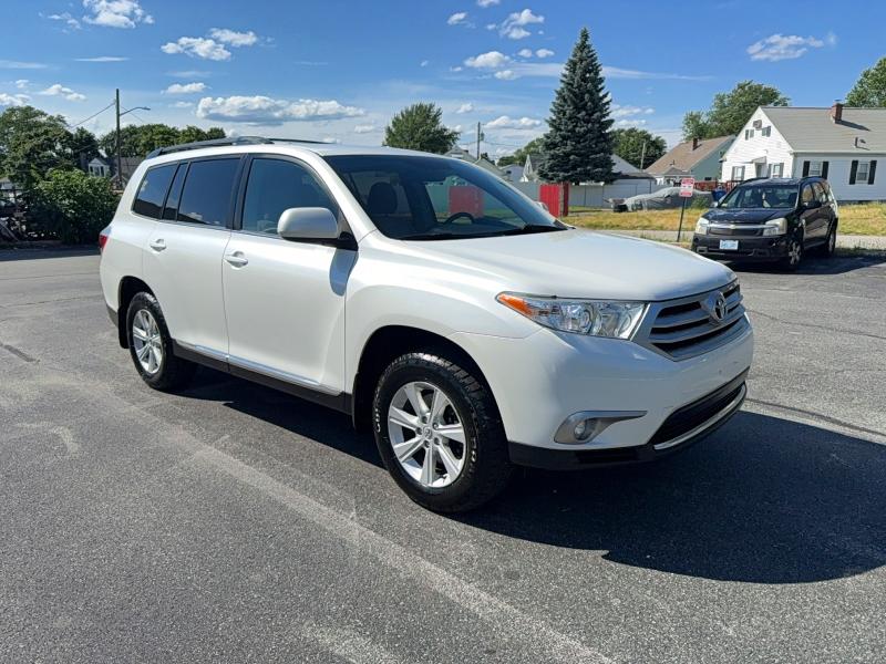 2011 Toyota Highlander VIN 5TDBK3EH6BS057645 COPART salvage auction — MINOR DENT/SCRATCHES, Me - Certificate Of Title (P), sold $3,100 on 2026-07-06 (photo 1)