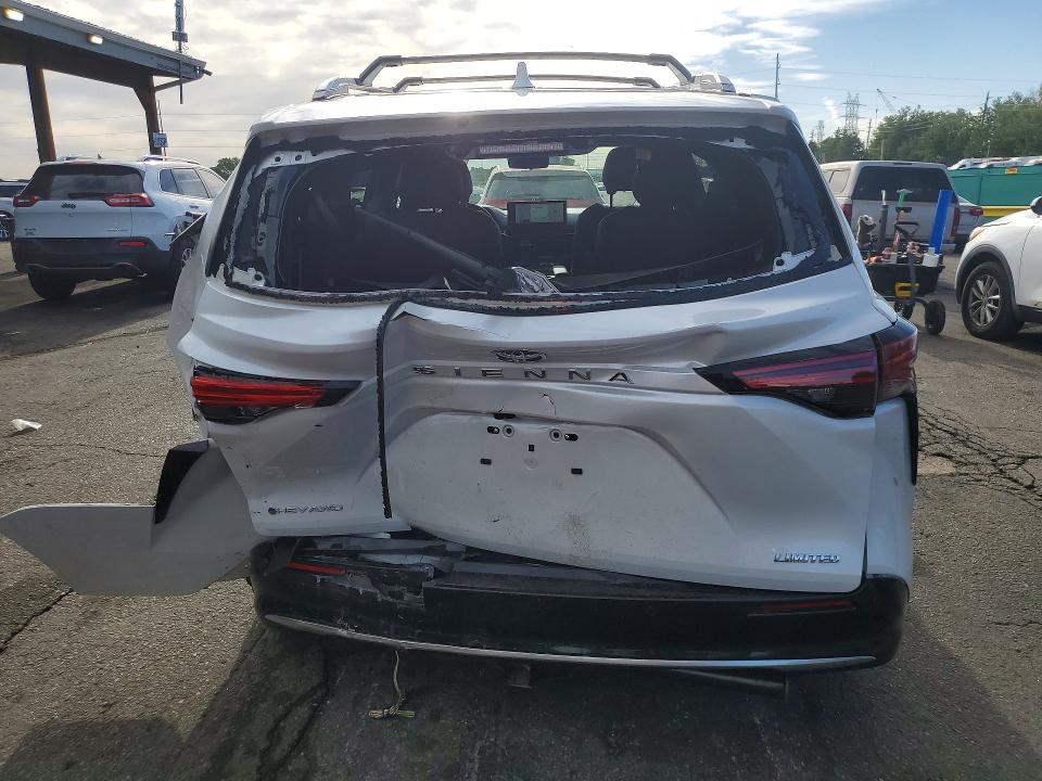 2025 Toyota Sienna VIN 5TDZSKFC5SS179764 COPART salvage auction — REAR END, Co - Public - Salvage Title, sold $8,200 on 2026-07-28 (photo 6)