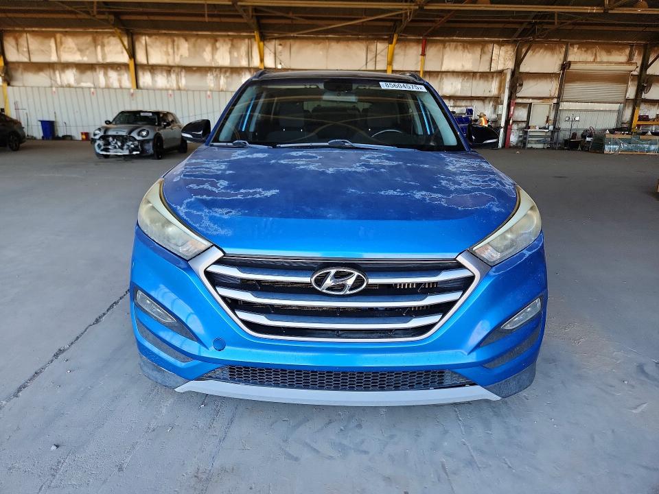 2017 Hyundai Tucson VIN KM8J33A26HU454735 COPART salvage auction — MINOR DENT/SCRATCHES, Fl - Certificate Of Title, sold $700 on 2026-07-29 (photo 5)