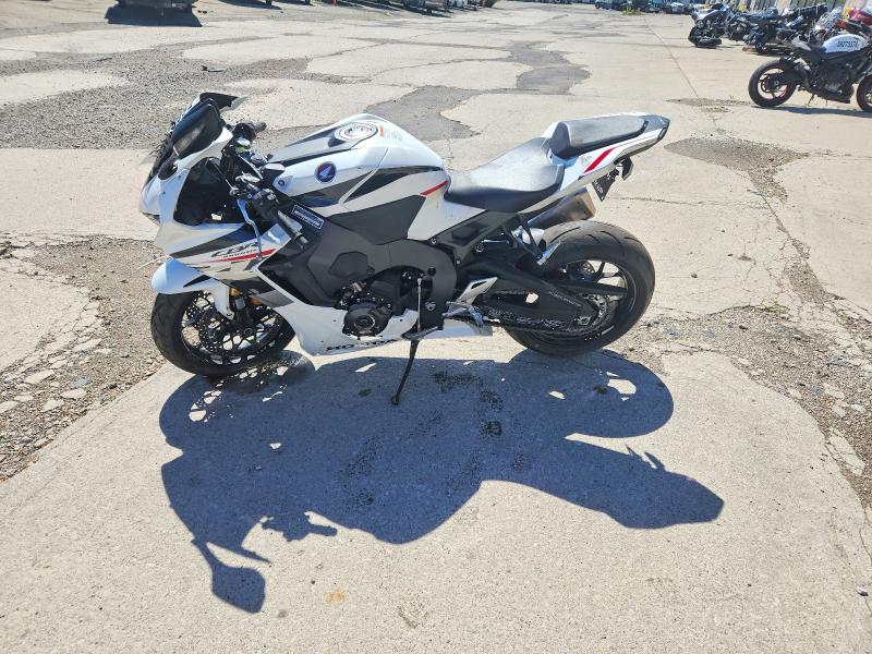 2026 Honda Cbr VIN JH2SC7714TK900620 COPART salvage auction — SIDE, MI - CERT OF TITLE-SALVAGE VEHICLE, sold $5,600 on 2026-07-30 (photo 3)