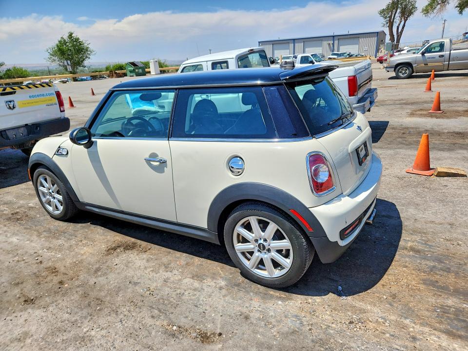 2011 Mini Cooper VIN WMWSV3C52BTY23076 COPART salvage auction — MINOR DENT/SCRATCHES, Id - Salvage Certificate Of Title, sold $825 on 2026-07-02 (photo 2)
