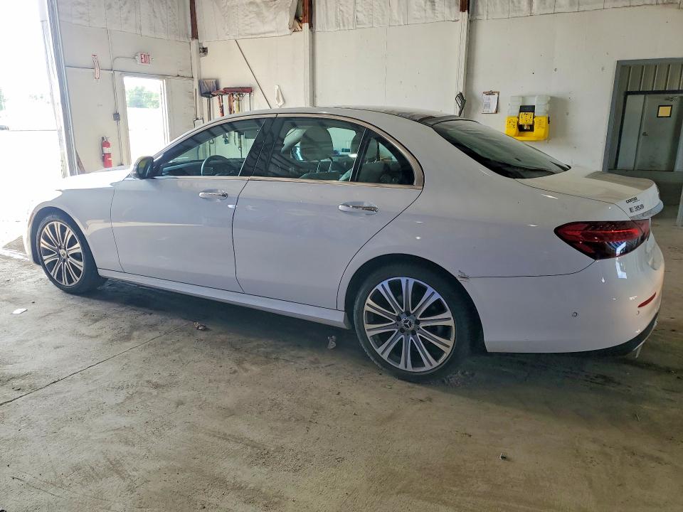 2022 Mercedes-benz E-klasse VIN W1KZF8DB7NB089776 COPART salvage auction — WATER/FLOOD, Ky - Cert Of Title-Salvage Water, sold $800 on 2026-07-27 (photo 2)