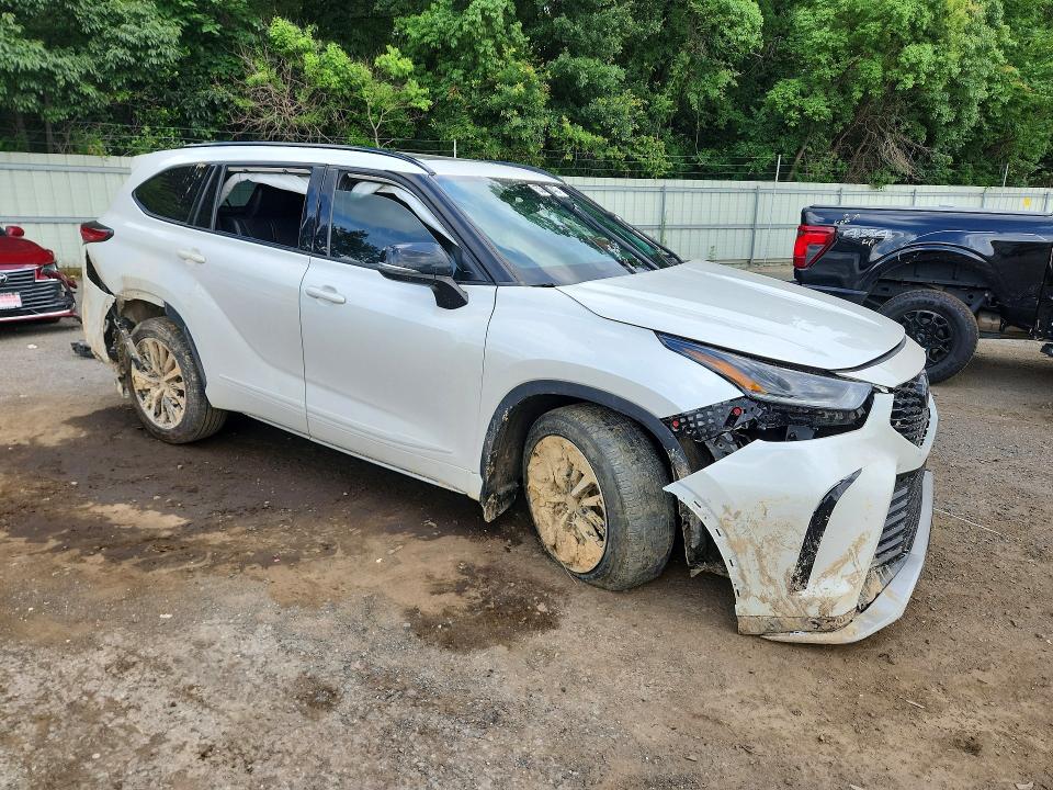 2021 Toyota Highlander VIN 5TDLZRAH6MS066485 COPART salvage auction — ALL OVER, LA - CERT OF TITLE-SALVAGE, sold $8,000 on 2026-07-16 (photo 4)