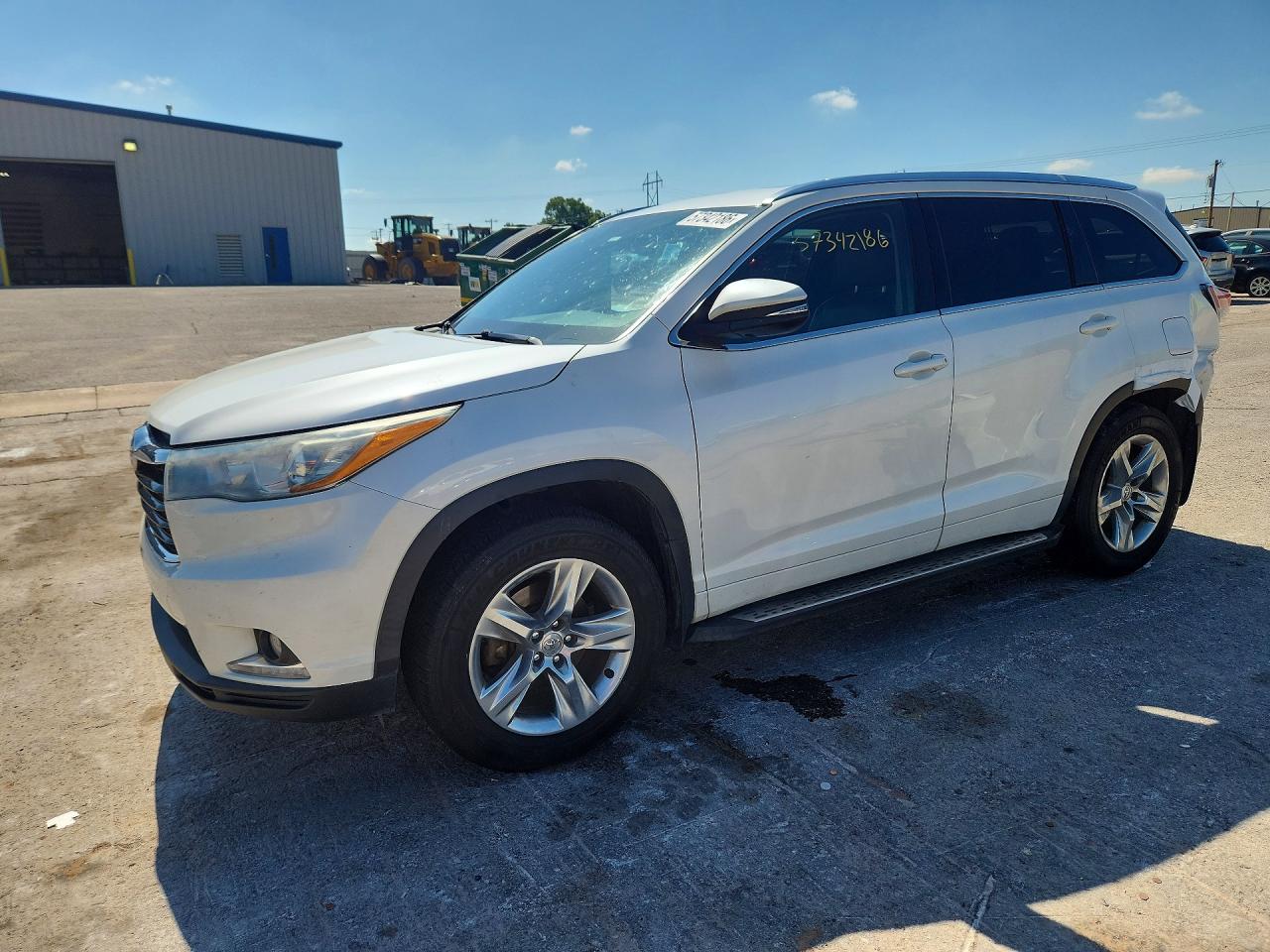 2015 Toyota Highlander VIN 5TDYKRFH8FS082189 COPART salvage auction — Rear End, OK - CERT OF TITLE-SALVAGE, sold $5,500 on 2026-07-09 (photo 1)