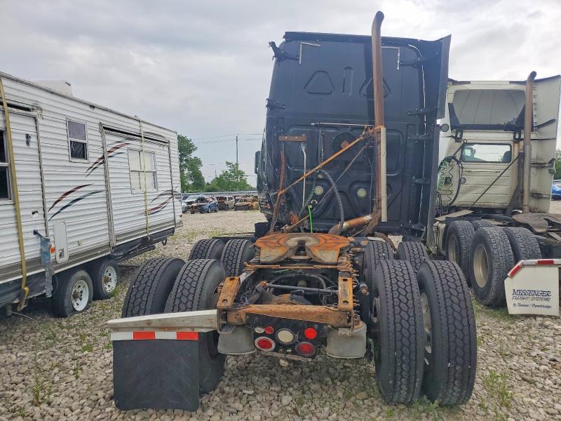 2017 Freightliner Cascadia VIN 3AKJGLDR1HDHL8141 COPART salvage auction — FRONT END, ON - PERMIT SALVAGE, sold $1,450 on 2026-08-13 (photo 8)
