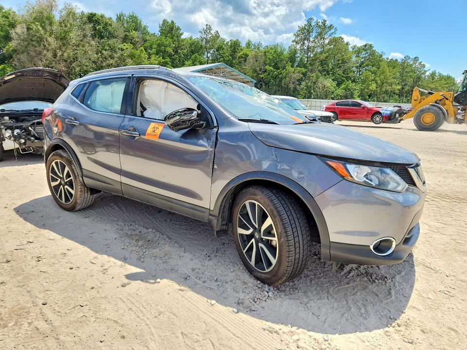 2017 Nissan Rogue VIN JN1BJ1CPXHW022541 COPART salvage auction — ROLLOVER, GA - CERT OF TITLE-SALVAGE, sold $1,100 on 2026-07-31 (photo 4)
