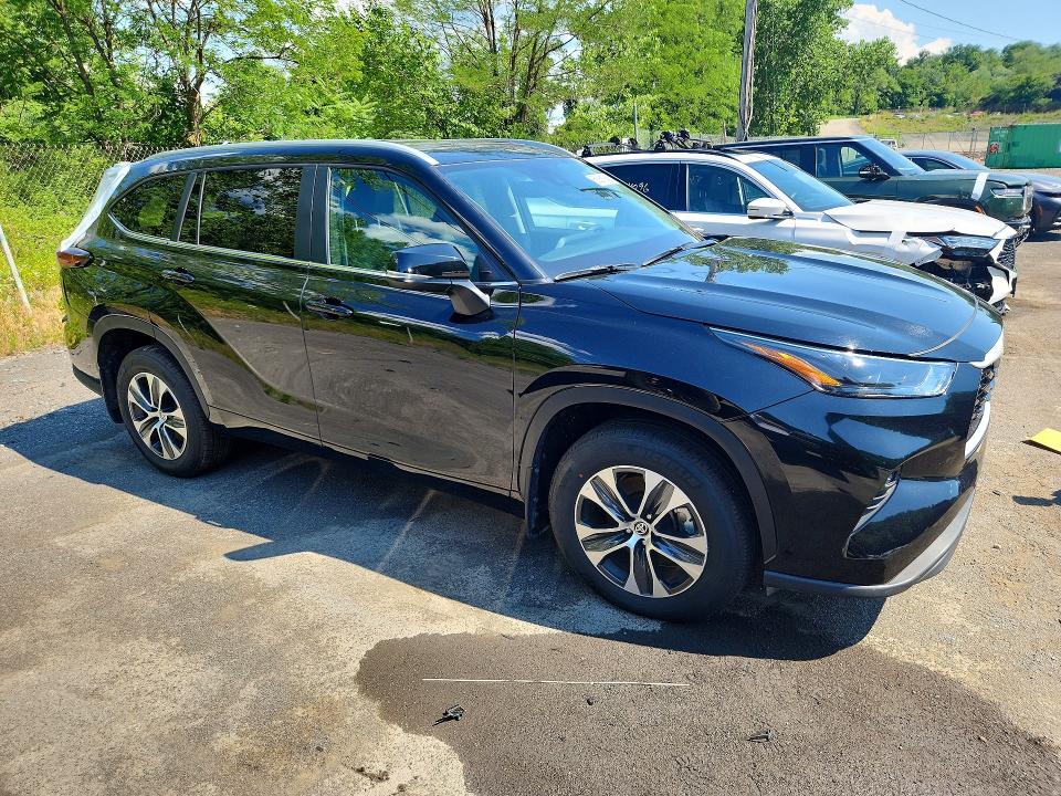 2026 Toyota Highlander VIN 5TDKDRBH5TS604200 COPART salvage auction — REAR END, Nj - Cert Of Title-Salvage, sold $17,300 on 2026-07-30 (photo 4)