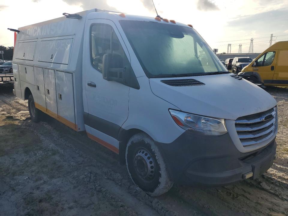 2019 Freightliner Sprinter VIN WDPPF4CD5KN039362 COPART salvage auction — NORMAL WEAR, TX - CERTIFICATE OF TITLE, sold $16,200 on 2026-07-17 (photo 4)