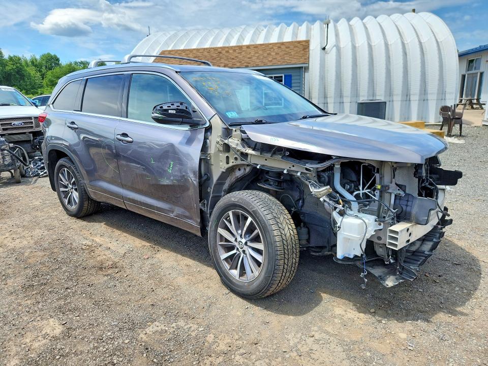 2018 Toyota VIN 5TDJZRFH2JS848164 COPART salvage auction — FRONT END, MA - CERT OF TITLE-SALVAGE, sold $8,600 on 2026-07-02 (photo 4)