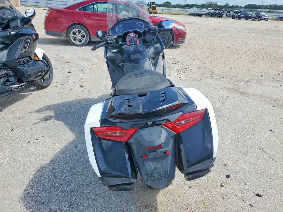 2020 Honda Gl1800c VIN JH2SC7915LK200022 COPART salvage auction — MINOR DENT/SCRATCHES, Tx - Certificate Of Title, sold $7,900 on 2026-07-09 (photo 4)