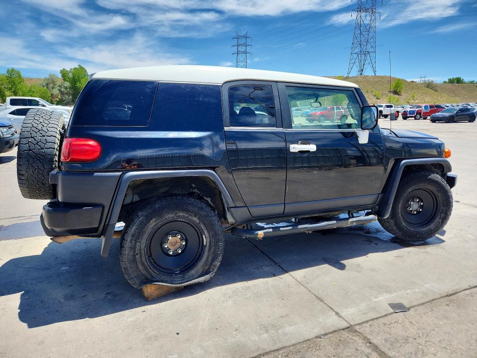 2007 Toyota Fj cruiser VIN JTEBU11F270086875 COPART salvage auction — FRONT END, Co - Public - Salvage Title, sold $2,900 on 2026-07-27 (photo 3)