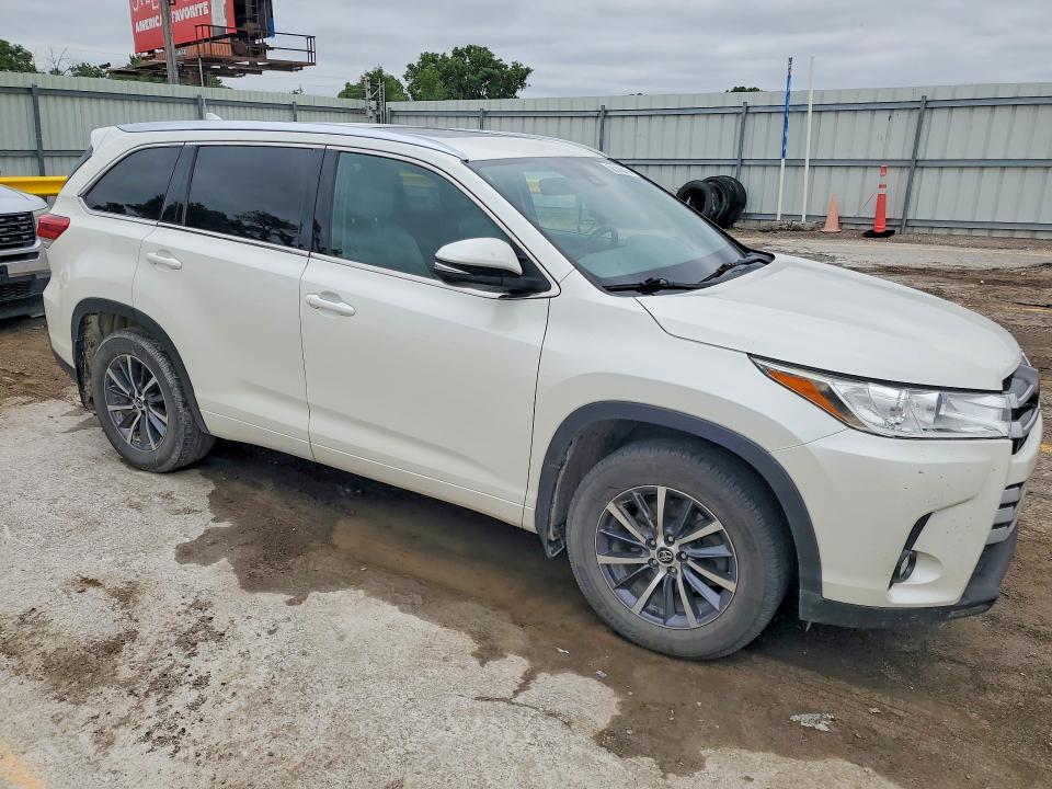 2017 Toyota VIN 5TDJZRFH7HS515937 COPART salvage auction — HAIL, Ks - Cert Of Title-Salvage, sold $5,700 on 2026-07-22 (photo 4)