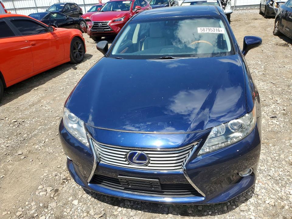 2013 Lexus VIN JTHBW1GG7D2038477 COPART salvage auction — MINOR DENT/SCRATCHES, Md - Certificate Of Title, sold $2,450 on 2026-07-09 (photo 5)