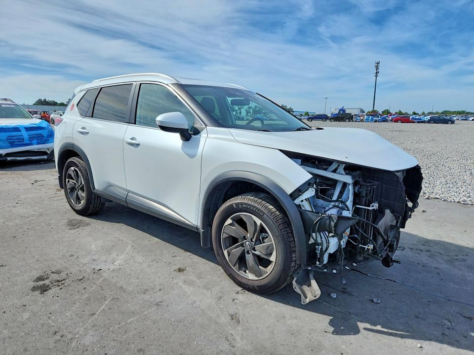 2024 Nissan Rogue VIN JN8BT3BA3RW351376 COPART salvage auction — FRONT END, Fl - Cert Of Title Slvg Rebuildable, sold $7,200 on 2026-07-27 (photo 4)